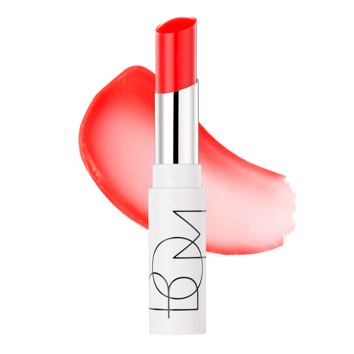 Baume à lèvres hydratant Dewy Lip Balm de BOM, texture douce et brillante pour des lèvres hydratées et naturelles.
