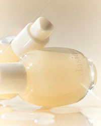 Apprêt Water Veil de Dasique, soin de la peau, flacon élégant avec texture légère, pour un teint lumineux et hydraté.