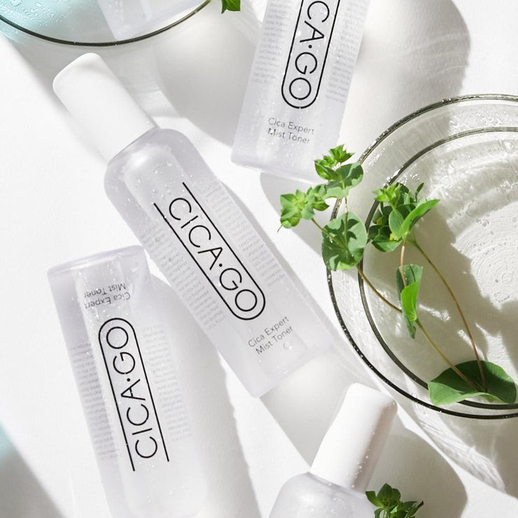 Brume tonique CICAGO Cica Expert de ISOI pour soin de la peau, flacon de 150 ml avec spray.