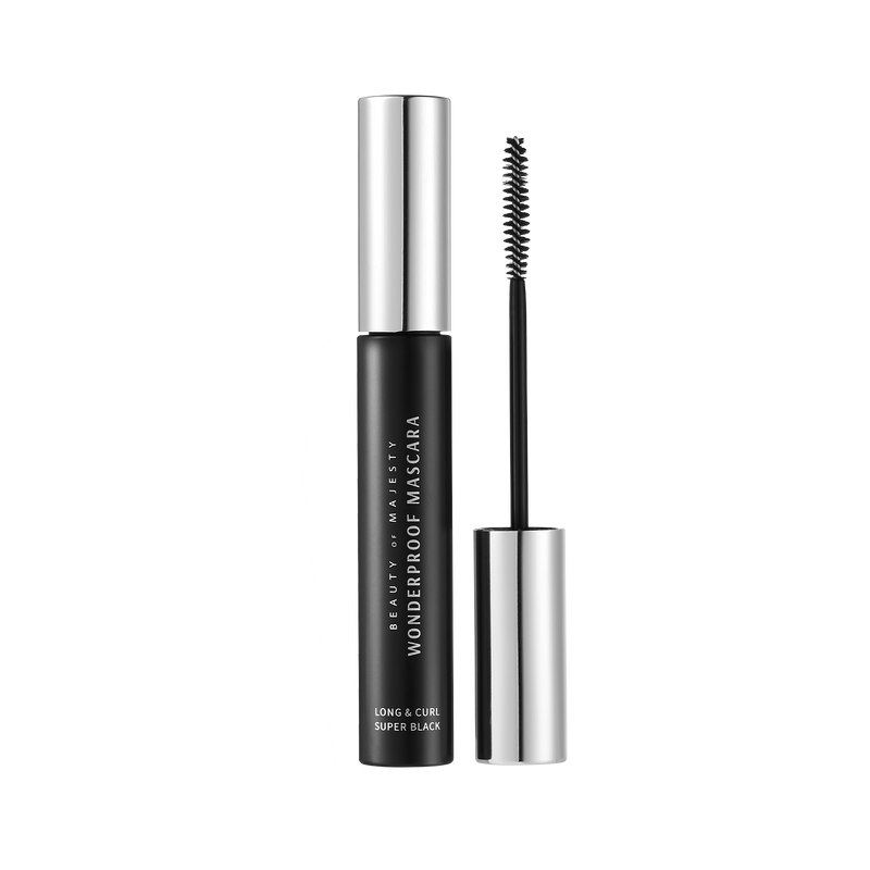 Mascara Wonderproof Long&Curl de BOM avec brosse épaisse et courbée pour des cils longs et volumineux, application facile.