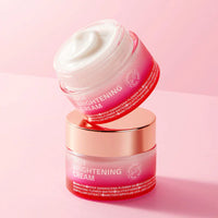 Crème éclaircissante ISOI de 55ml dans un pot avec texture hydratante visible.