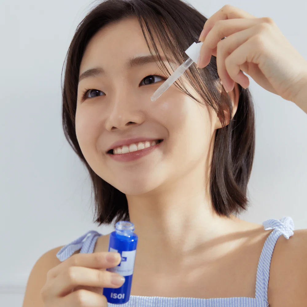 Sérum anti-acné ISOI Dr. 1st Speedy Spot de 28ml pour peaux à tendance acnéïque, flacon en verre avec pipette.