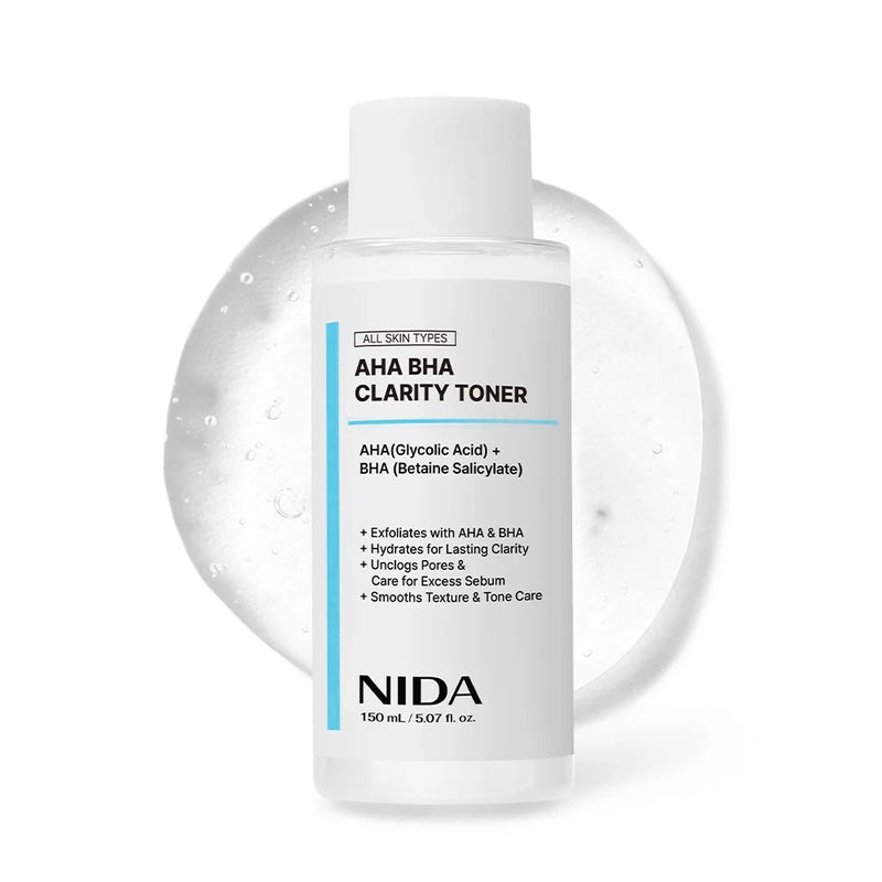 Tonique NIDA AHA BHA Clarity pour la peau, contenant des ingrédients exfoliants et clarifiants, présenté dans un flacon transparent.