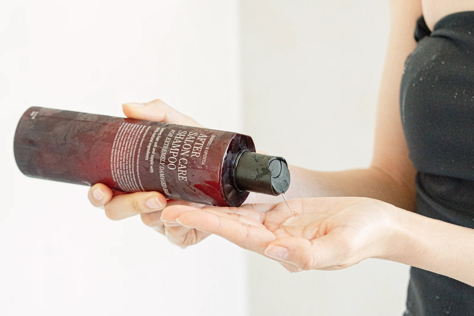 Shampoing After Salon Care versé dans la main